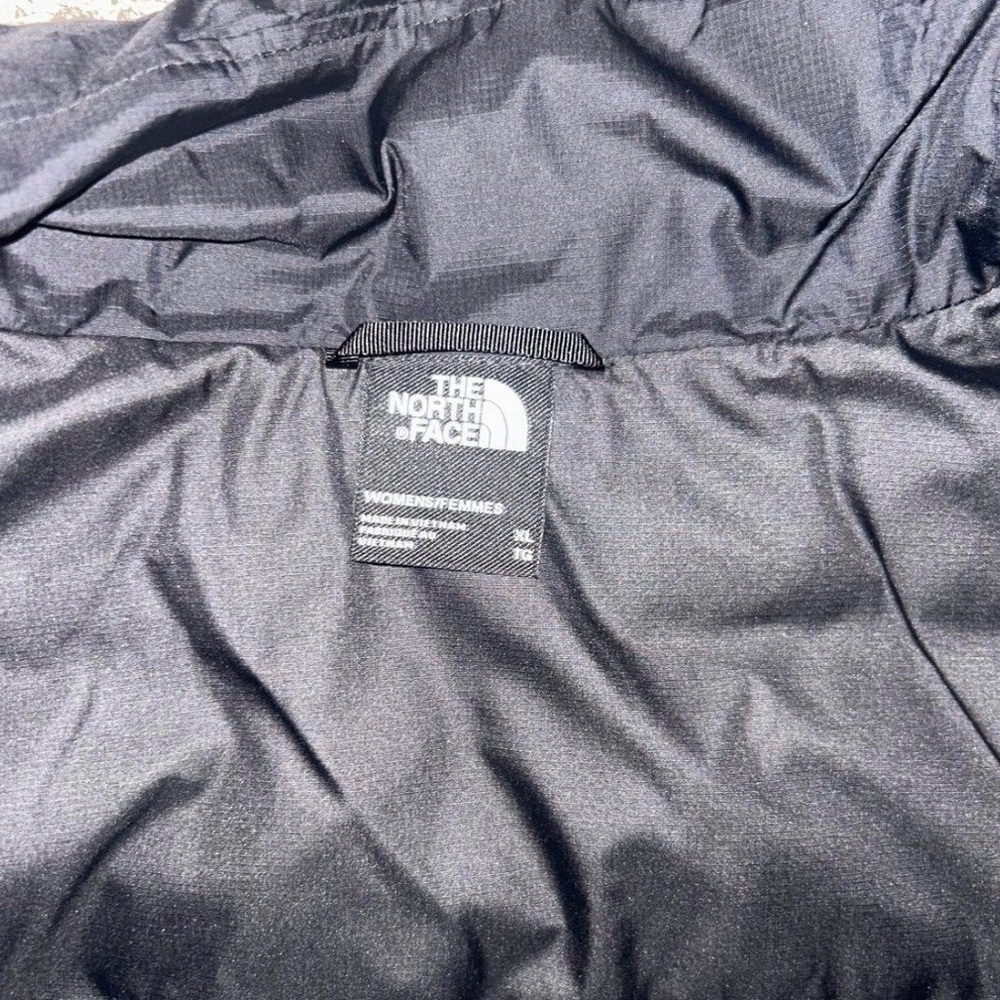 The North Face 550 Black Puffer Jacket - Picture 5 of 8